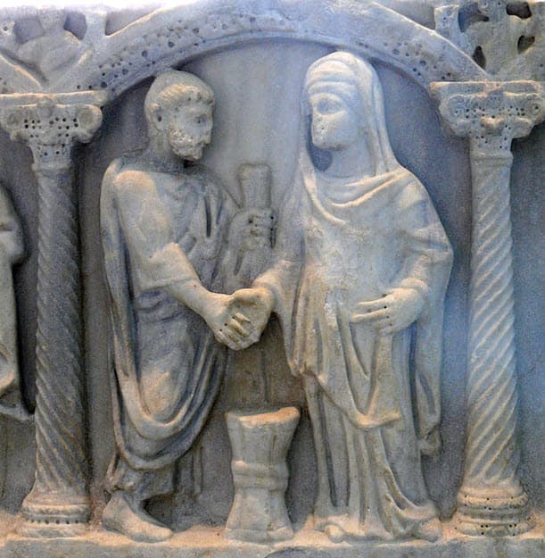 A statue depicting Ancient Roman couple holding hands