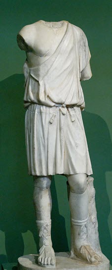 10 famous Ancient Greek outfits