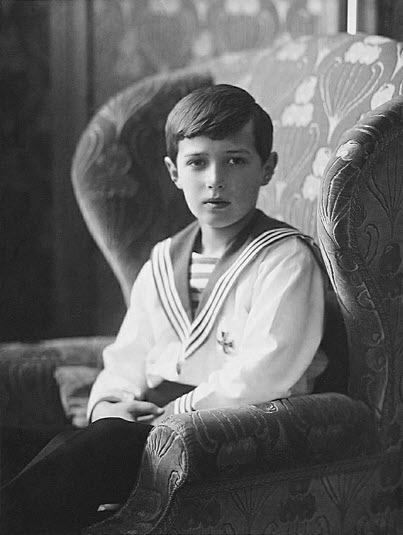 A young photo of Alexei Romanov
