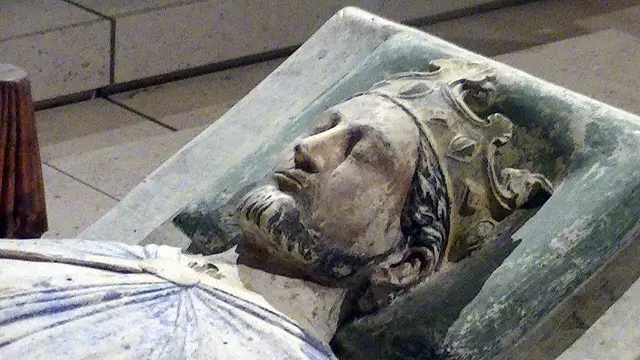 A sculpture of Richard I - 'The Lionhearted.' - Medieval Knight