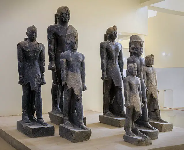 Statues of rulers and deities of the Third Intermediate Period