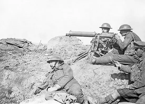 British Vickers machine gun crew