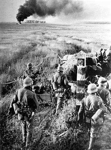 German Troops at Soviet State Border marker, 22 june 1941