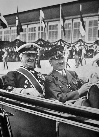 Hungarian leader Miklós Horthy and Adolf Hitler in 1938