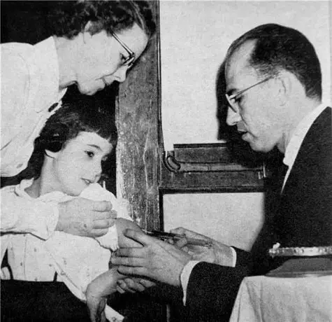 Jhonas Salk giving Polio vaccine to school children