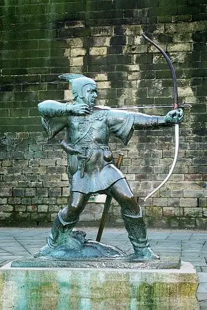 Statue-of-Robin-Hood-near-Nottingham-Castle