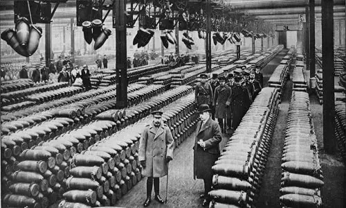King-George-V-and-a-group-of-officials-inspect-a-British-munitions-factory-in-1917