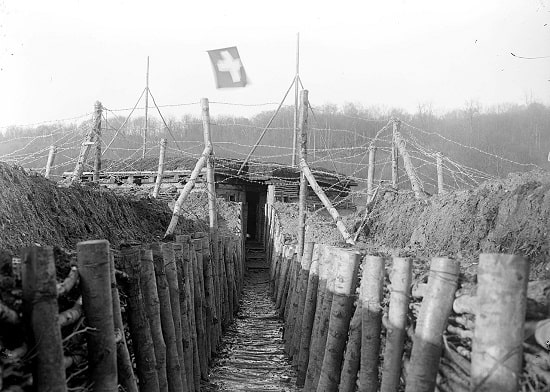 After the First Battle of Ypres, trenches stretched from Switzerland to the Belgian coast
